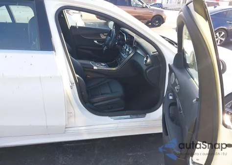 2020 Mercedes-Benz C 300 z USA, uszkodzony, nr VIN WDDWF8DB5LR526648